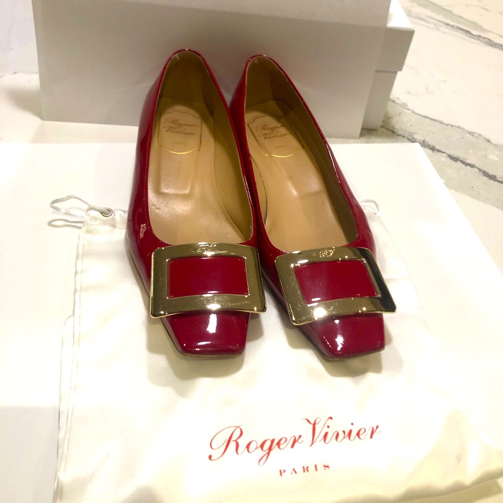 Roger Vivier Ref low heeled shoes with gold buckle
